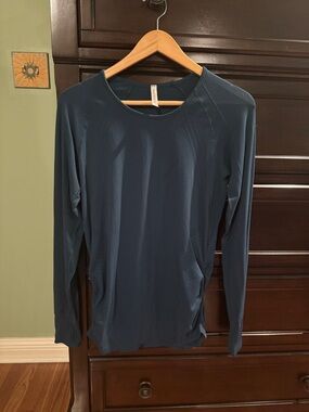 Athleta Women’s Long-Sleeve Momentum Top in Pine Teal Green Size M